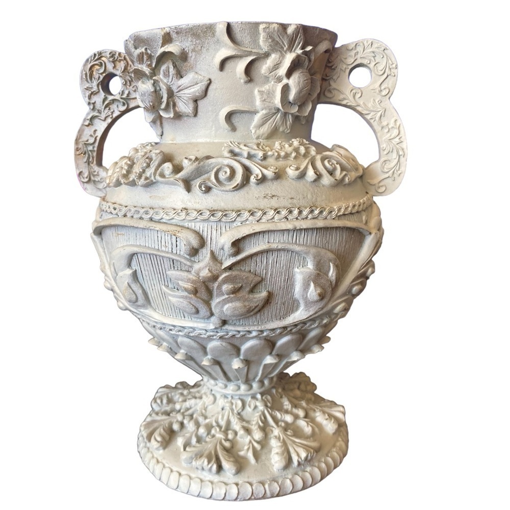 Ceramic Decorative  vase in Great condition No flaws
